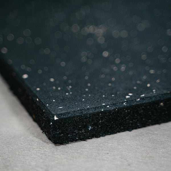 FitNord Gummiplate 1 m x 1 m x 30 mm, svart med hvite prikker 3