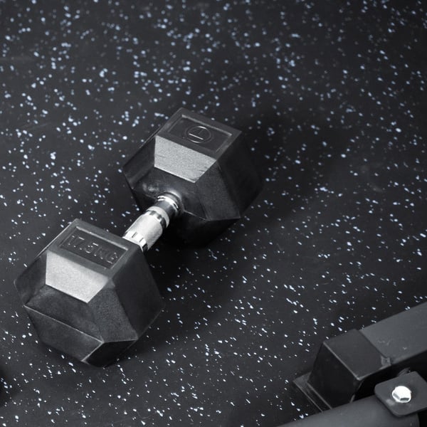 FitNord Gummimatte svart 4 mm (10 m rull) med hvite prikker 4